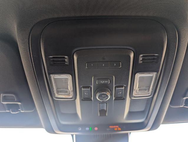 2023 Chevrolet Suburban 2WD Premier