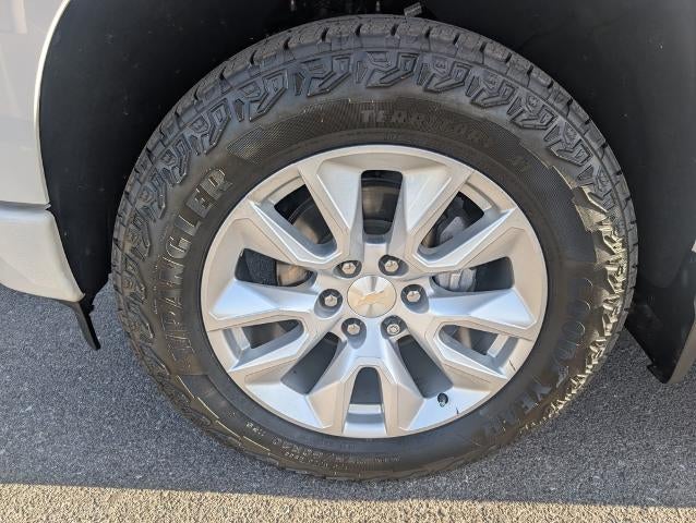 2022 Chevrolet Silverado 1500 Crew Cab Short Box 2-Wheel Drive Custom