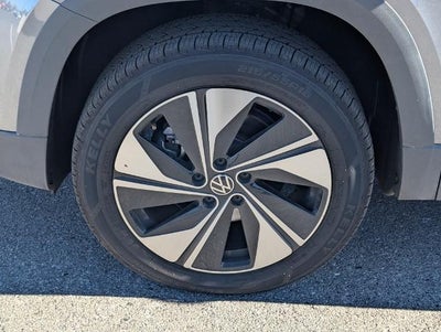 2024 Volkswagen Taos SE 4MOTION