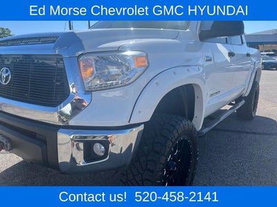 2015 Toyota Tundra 4WD Truck 4WD CrewMax Short Bed 5.7L FFV SR5 (SE)